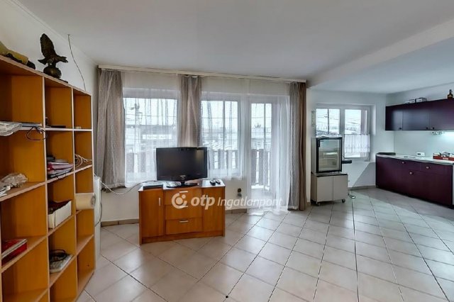 Eladó nyaraló, Vecsésen 140 M Ft, 4 szobás