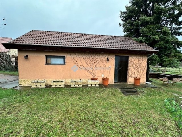 Eladó családi ház, Székesfehérvárott 204.9 M Ft, 9 szobás