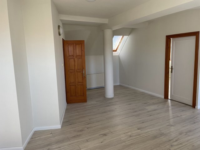 Kiadó iroda, Kecskeméten, Mária utcában 400 E Ft / hó, 4 szobás