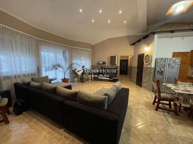 Eladó családi ház, Kecskeméten 119.8 M Ft, 5 szobás