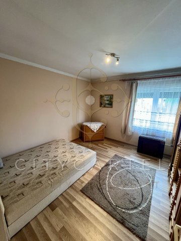 Eladó családi ház, Balatonbogláron 119.9 M Ft, 8 szobás