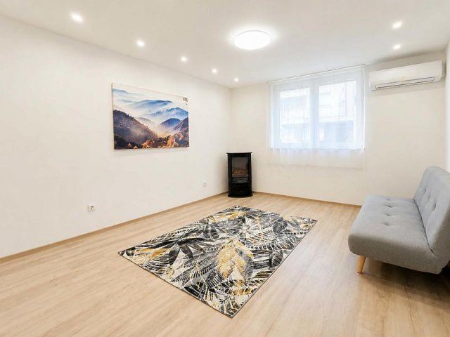 Eladó családi ház, Budapesten, XV. kerületben 41.9 M Ft