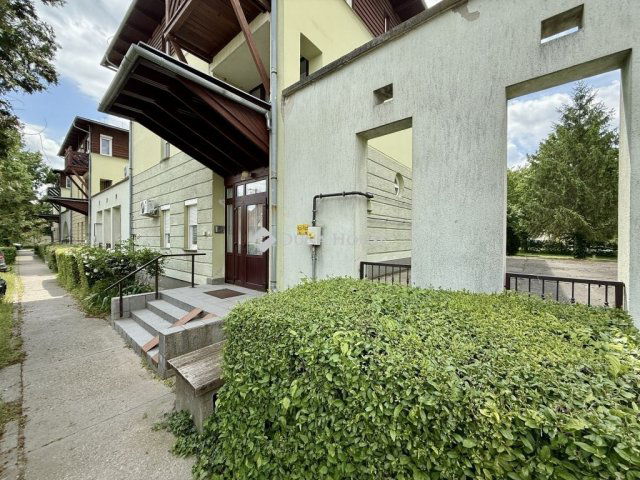 Eladó téglalakás, Pakson 59.9 M Ft, 3 szobás