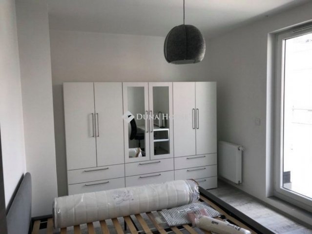 Eladó téglalakás, Pécsett 74 M Ft, 3 szobás