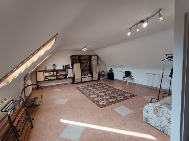 Eladó családi ház, Debrecenben 125.9 M Ft, 7 szobás