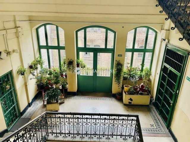 Eladó téglalakás, Budapesten, VI. kerületben 88.9 M Ft, 3 szobás