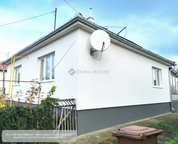 Eladó családi ház, Hatvanban 55 M Ft, 2 szobás