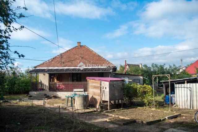 Eladó családi ház, Csörögön 44.5 M Ft, 3 szobás