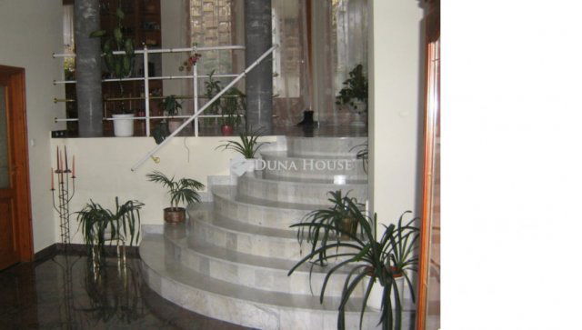 Eladó családi ház, Budapesten, II. kerületben 248.32 M Ft