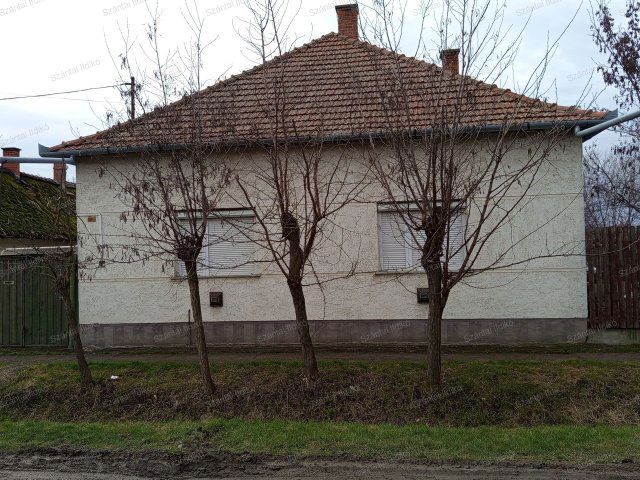 Eladó családi ház, Öcsödön 10.9 M Ft, 2 szobás