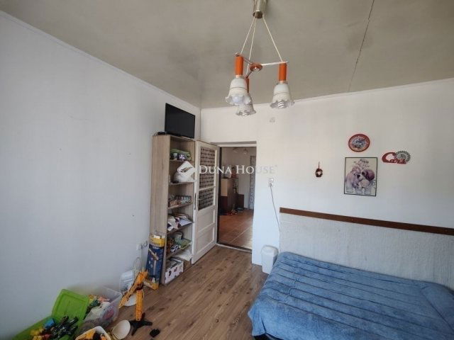 Eladó családi ház, Úrin 45.9 M Ft, 3 szobás