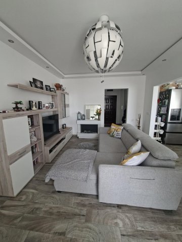 Eladó panellakás, Szegeden 74.99 M Ft, 1+3 szobás