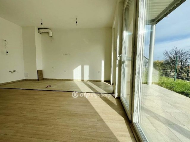 Eladó téglalakás, Pécsett 57.879 M Ft, 2 szobás