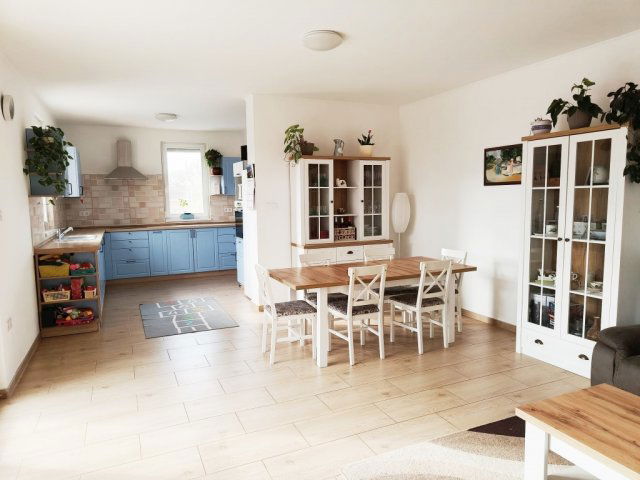 Eladó családi ház, Székesfehérvárott 139.99 M Ft, 4 szobás