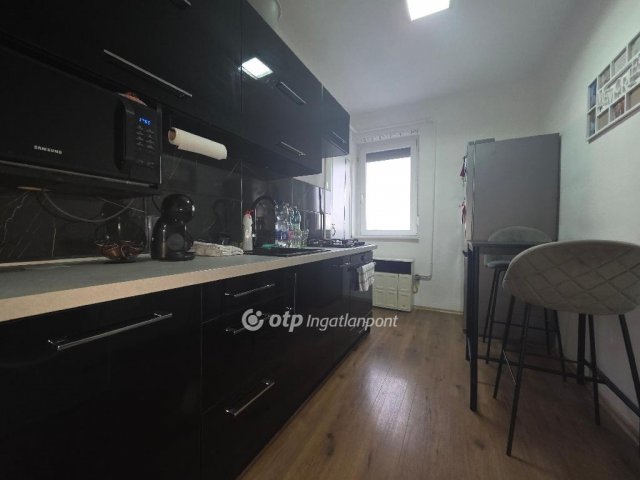 Eladó téglalakás, Pápán 34.9 M Ft, 2 szobás