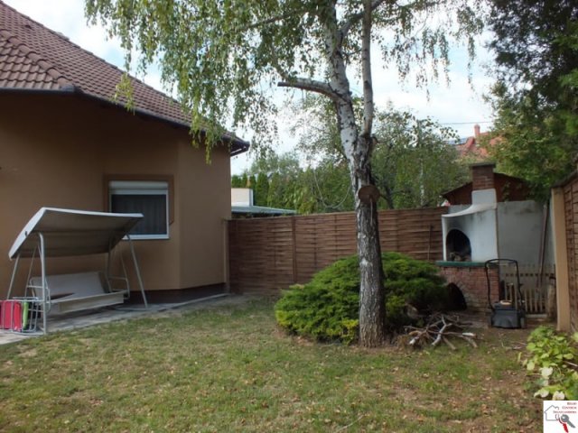 Eladó családi ház, Pécsett 159.9 M Ft, 4 szobás