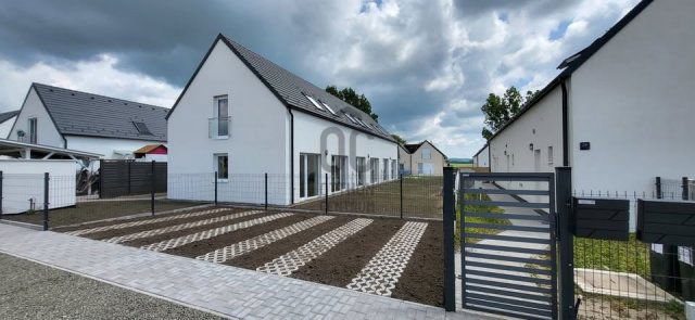 Eladó ikerház, Vácon 85.9 M Ft, 4 szobás / költözzbe.hu