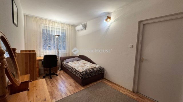 Kiadó panellakás, albérlet, Debrecenben 270 E Ft / hó, 3 szobás