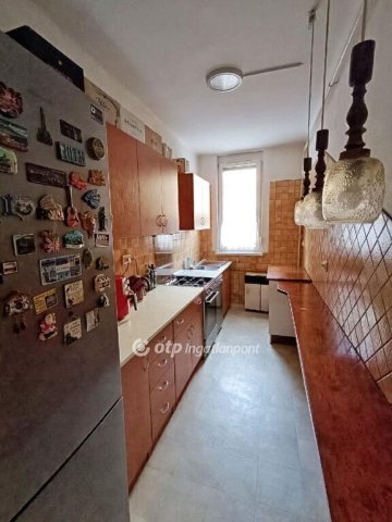 Eladó téglalakás, Szigetszentmiklóson 79.9 M Ft, 2+2 szobás