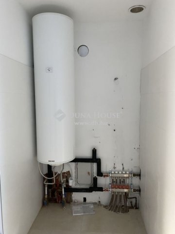 Eladó családi ház, Pécsett 150 M Ft, 4 szobás