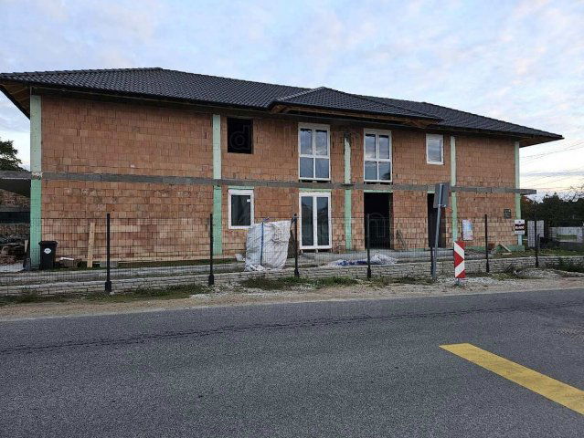 Eladó téglalakás, Győrött 81 M Ft, 4 szobás