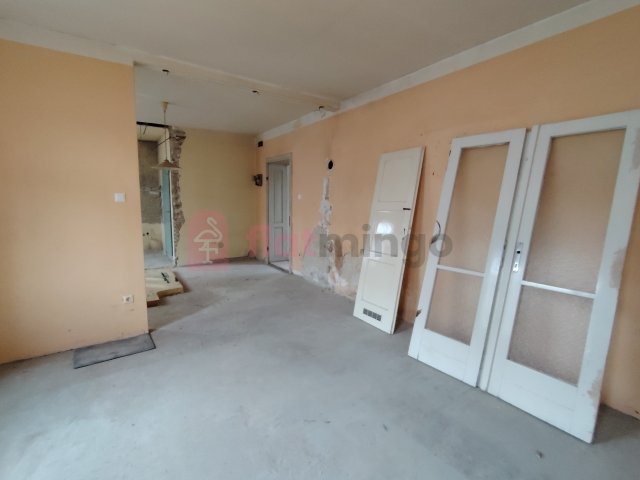 Eladó téglalakás, Pécsett 45 M Ft, 5 szobás