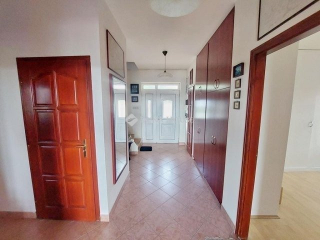 Eladó családi ház, Szentendrén 228 M Ft, 6 szobás