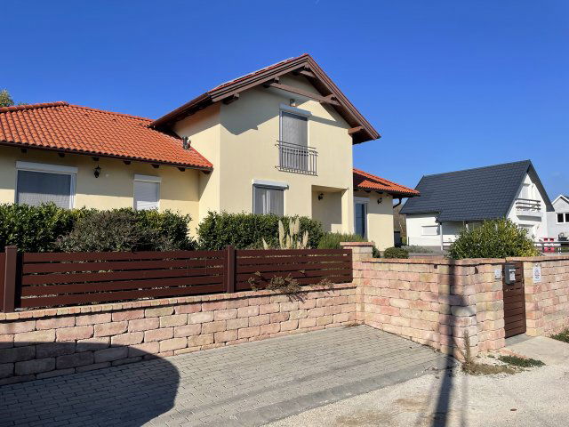 Eladó családi ház, Balatonalmádiban 184.99 M Ft, 6 szobás