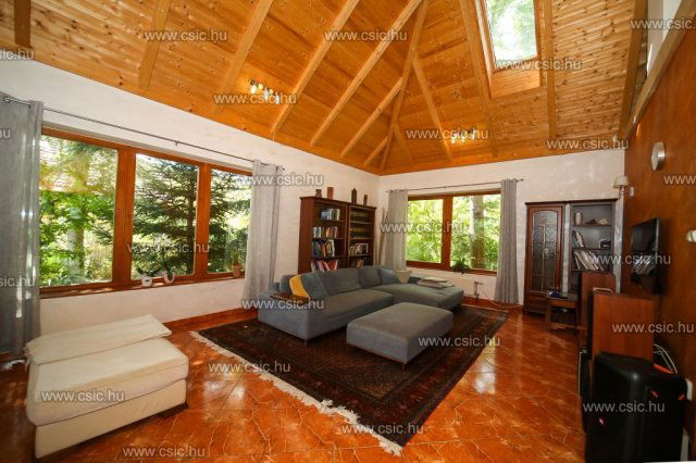 Eladó családi ház, Vácon 269 M Ft, 6+2 szobás