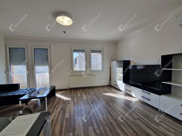 Eladó hotel, Komáromban 770 M Ft, 28 szobás