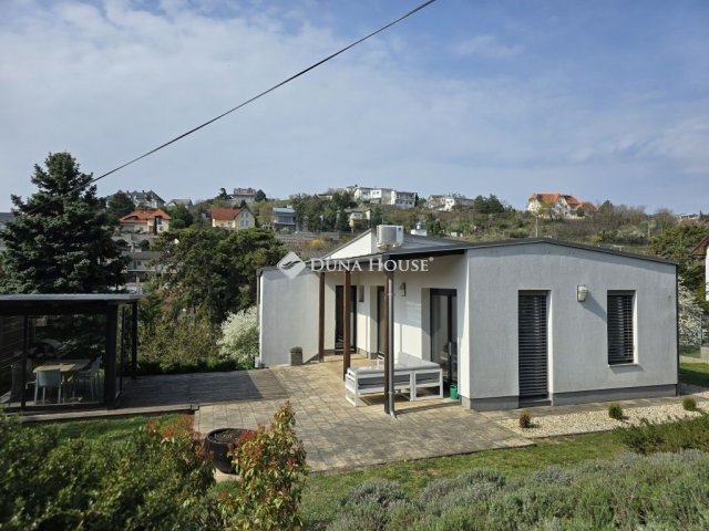 Eladó családi ház, Pécsett 219 M Ft, 5 szobás