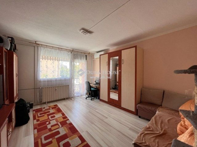 Eladó panellakás, Kecskeméten 44.9 M Ft, 3 szobás