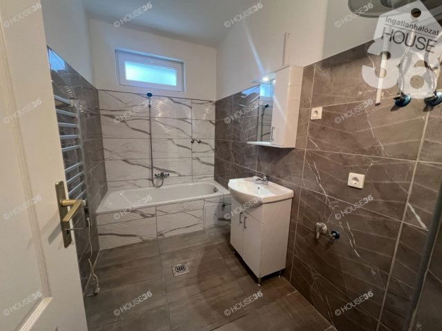 Eladó téglalakás, Izsákon 18.5 M Ft, 3 szobás