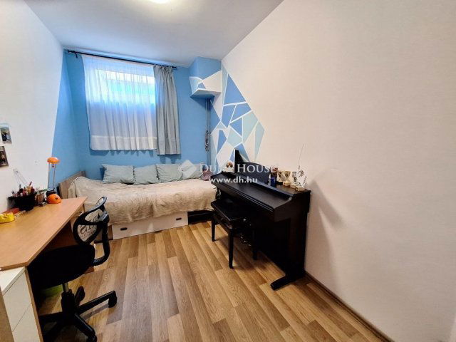 Eladó téglalakás, Kecskeméten 42 M Ft, 4 szobás
