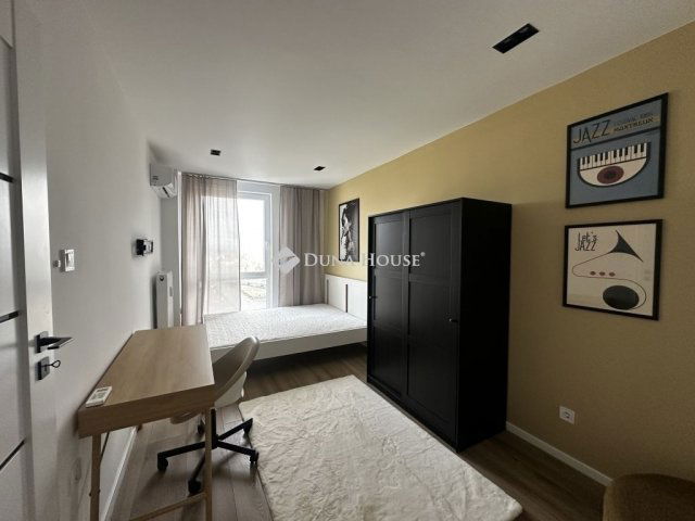 Eladó panellakás, Pécsett 67.9 M Ft, 3 szobás