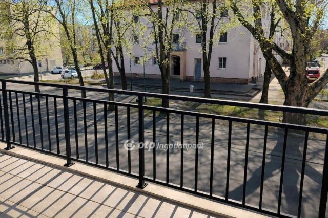 Eladó téglalakás, Ajkán 34 M Ft, 2 szobás