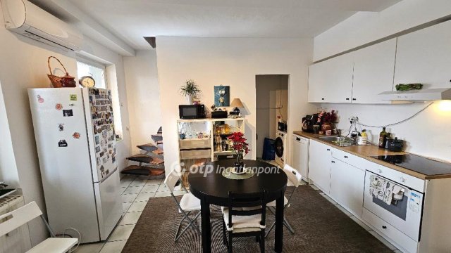 Eladó téglalakás, Dunaújvárosban 67 M Ft, 5 szobás