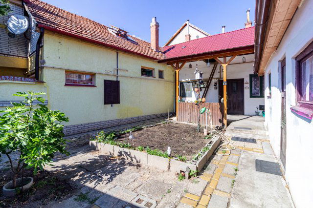 Eladó téglalakás, Kecskeméten 50 M Ft, 2 szobás