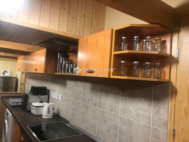 Eladó családi ház, Szadán 130 M Ft, 3 szobás