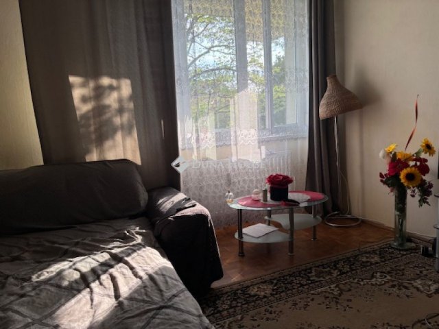 Eladó téglalakás, Esztergomban, Béke téren 49.9 M Ft, 3 szobás