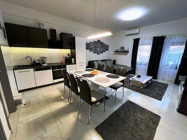 Eladó téglalakás, Balatonlelleén 76.9 M Ft, 8 szobás