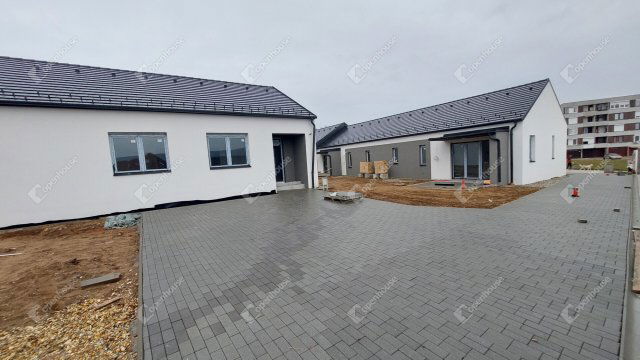 Eladó családi ház, Tatabányán 98 M Ft, 4 szobás