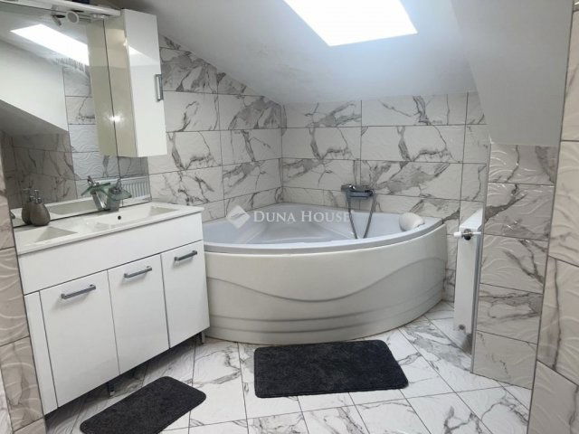 Eladó családi ház, Budapesten, XV. kerületben 199.9 M Ft