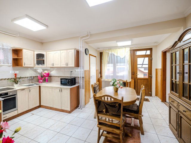 Eladó családi ház, Újfehértón 106 M Ft, 4 szobás