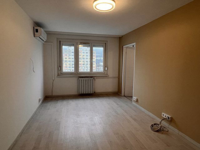 Eladó panellakás, Budapesten, III. kerületben, Szőlő utcában