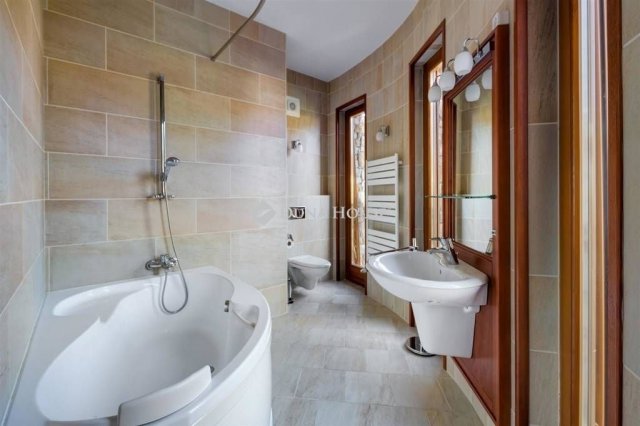 Eladó családi ház, Budapesten, XII. kerületben 800 M Ft