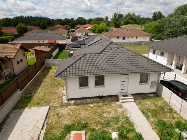 Eladó ikerház, Szigetszentmiklóson 99 M Ft, 4 szobás