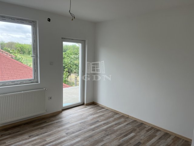 Eladó ikerház, Hernádon 69.9 M Ft, 5 szobás