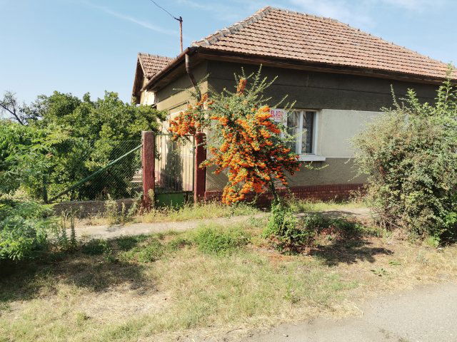 Eladó családi ház, Jászkarajenőn 16.5 M Ft, 4 szobás