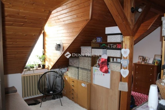 Eladó családi ház, Gyöngyösön 166 M Ft, 9 szobás